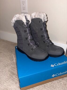 Columbia Women's Gray Winter Fur-Lined Lace-Up Boots